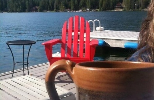 Sagle House | AUGUST WEEK AVAILABLE! Amazing spot across from Bottle Bay Marina!