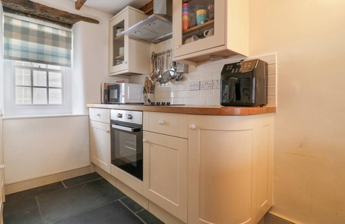 Port Isaac House | AUNT DORA'S, pet friendly, character holiday cottage in Port Isaac