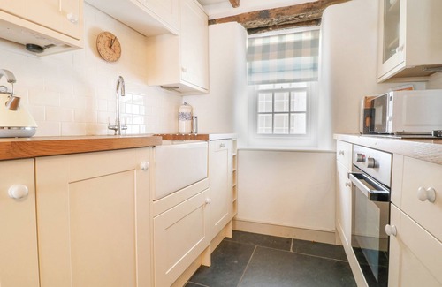 Port Isaac House | AUNT DORA'S, pet friendly, character holiday cottage in Port Isaac