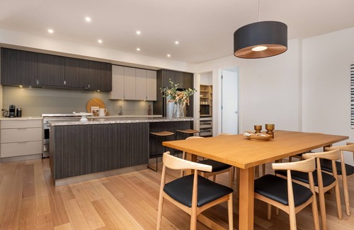 Sandringham House | Aura Family Home by the Bay