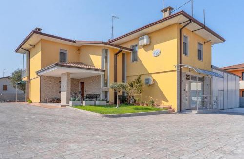 Castiglione delle Stiviere Apartment | Aura Suite near Lake Garda