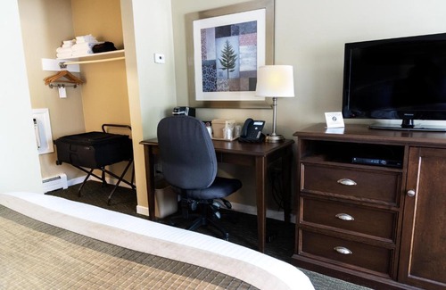 Kingston Hotel | Aurora Inn