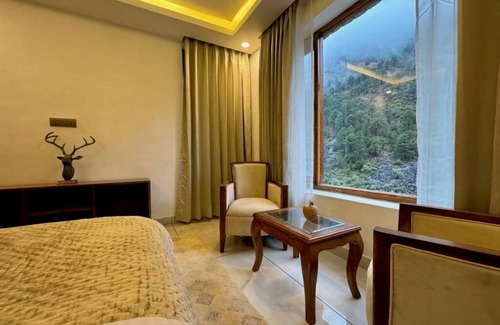 Banjar Hotel | Ausnya Tirthan