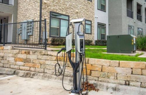 Montopolis Apartment | Austin Luxury 2BR 2B with Pool & FREE Parking