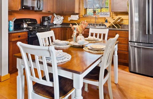 Rome Cabin | Authentic Adirondack Log Cabin with a Pond View