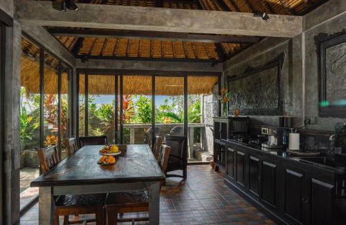 Kerambitan Apartment | Authentic beachfront Villa Owl