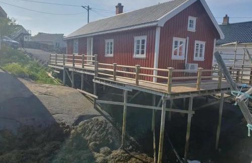 Reine House | Authentic central located cabin close to Reinebringen Lofoten