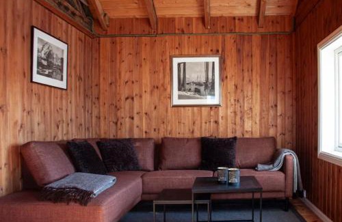 Reine House | Authentic central located cabin close to Reinebringen Lofoten