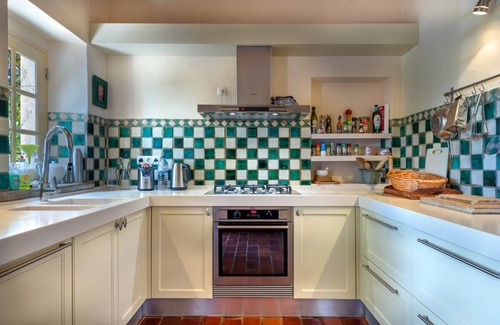 Moncarapacho e Fuseta Villa | Authentic Portuguese villa, stunning tropical garden and great pool.