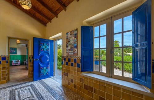 Moncarapacho e Fuseta Villa | Authentic Portuguese villa, stunning tropical garden and great pool.
