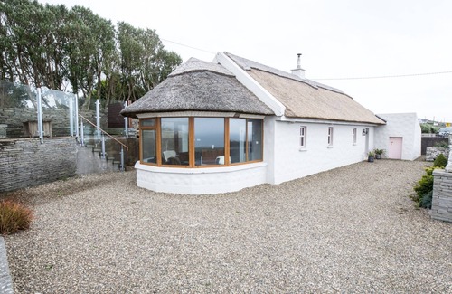 Doolin Cottage | Authentic Thatched Cottage with great views near Cliffs of Moher