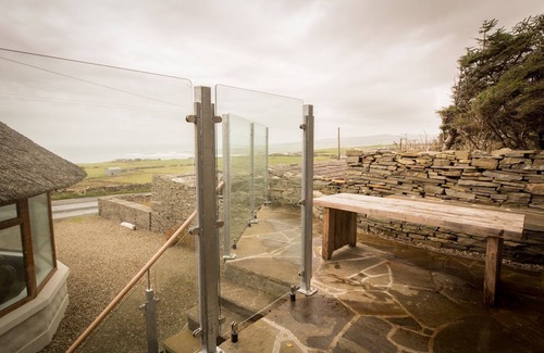 Doolin Cottage | Authentic Thatched Cottage with great views near Cliffs of Moher