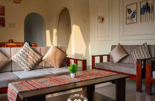 Sualkuchi Apartment | Autumn Bliss: Cozy 2-Bedroom Apartment in Guwahati with WiFi & AC Comforts