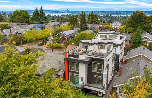 North Beacon Hill House | Autumn Leaves in Jefferson Park