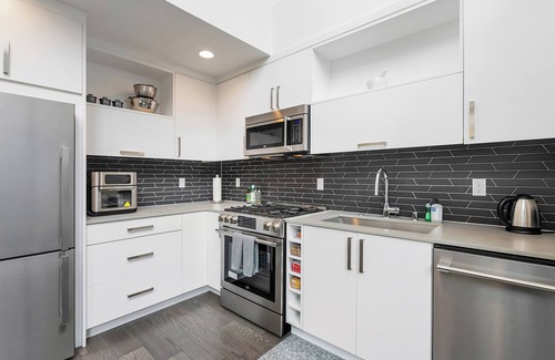 North Beacon Hill Apartment | Autumn Leaves in Jefferson Park