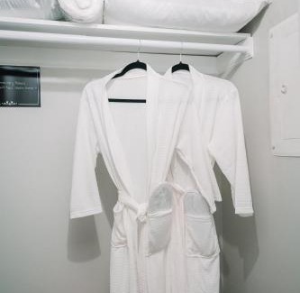 Danville House | Avalon Cottage with hot tub