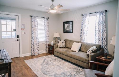 Danville House | Avalon Cottage with hot tub