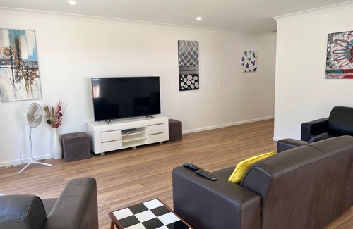 Beresfield Villa | AVALON REST THORNTONn2 Bedroom Apartment in Tranquil Location