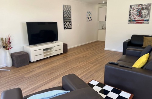 Beresfield Villa | AVALON REST THORNTONn2 Bedroom Apartment in Tranquil Location