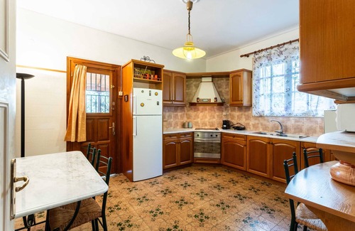 Avia House | Avia's Seaside Hideaway with Lush Garden