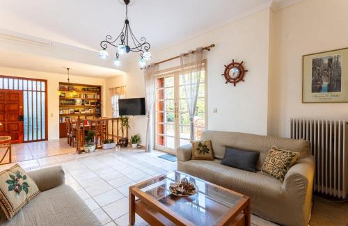 Avia House | Avia's Seaside Hideaway with Lush Garden