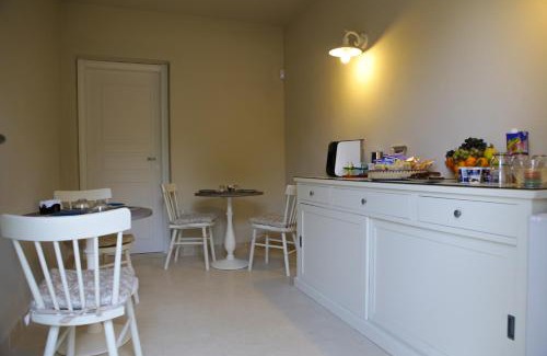Elmas Bed & Breakfast | Avion B&B