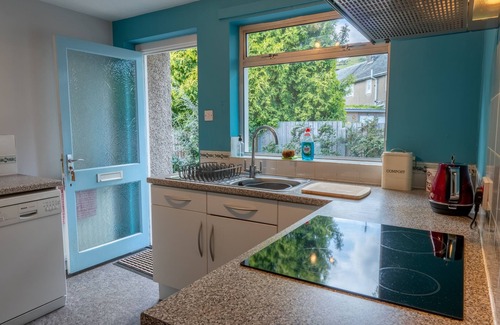 Staveley House | Avondale Bungalow - A cottage that sleeps 4 guests in 2 bedrooms