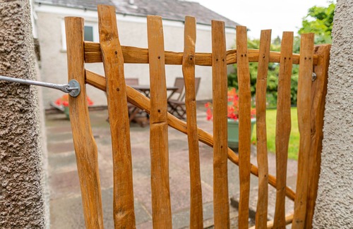 Staveley House | Avondale Bungalow - A cottage that sleeps 4 guests in 2 bedrooms