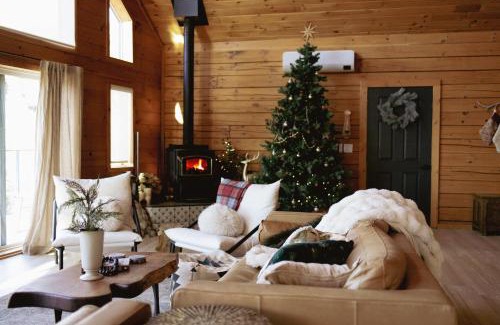 Julian House | Award-winning A-frame Chalet W Cedar Tub & Views