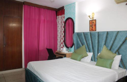 Hanuman Road Area House | Awasthi Kozi Stays B&B - closest to VFS