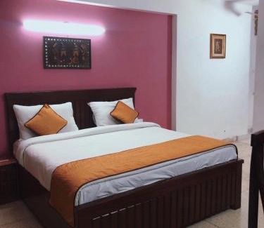 Hanuman Road Area House | Awasthi Kozi Stays B&B - closest to VFS