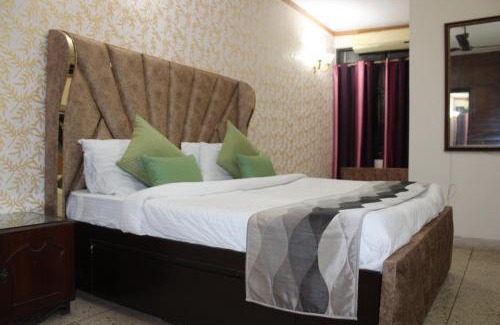 Hanuman Road Area House | Awasthi Kozi Stays B&B - closest to VFS