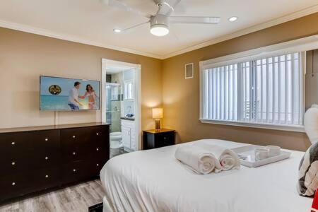 Santa Ana Heights House | AWESOME 3BR 1 Block To Ocean Fast WIFI C1