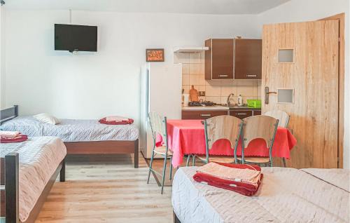 Drawno Apartment | Awesome Apartment In Dominikowo