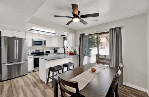 Canyon Rim House | AWESOME FULLY REMODELED TOWNHOUSE NEAR MOUTAINS AND CITY W/NEW EVERYTHING
