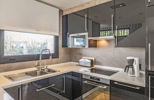Bon Relax House | Awesome home in Sant Pere Pescador