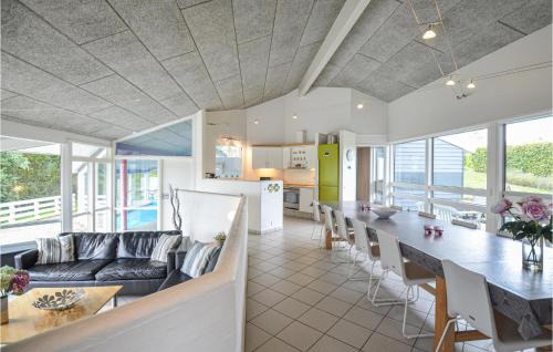 Lyngsbæk Strand House | Awesome Home In Ebeltoft With Sauna