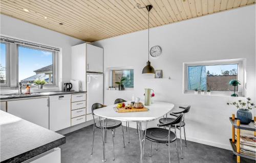 Skæring House | Awesome Home In Egå With Kitchen