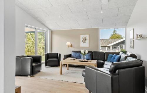 Farvang House | Awesome Home In Fårvang With Sauna