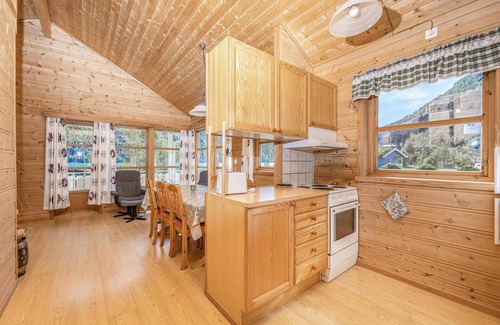 Fjaerland House | Awesome home in Fjærland