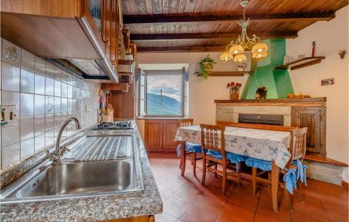 Casone Carpinelli House | Awesome Home In Frazione Antognano