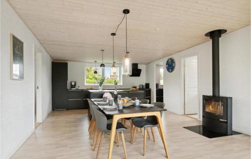 Grena Strand House | Awesome Home In Grenaa With Kitchen