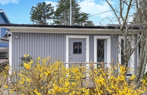 Grundsund House | Awesome home in Grundsund with WiFi