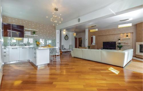 Kostrena House | Awesome Home In Kostrena With Wifi