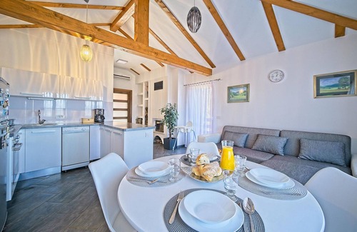 Brdovec House | Awesome home in Kraj Donji with WiFi
