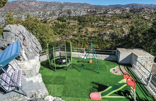 Kucice House | Awesome home in Kucice with WiFi