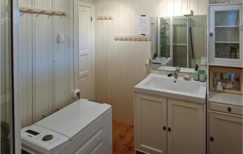 Oyslebo House | Awesome Home In Marnardal With Kitchen