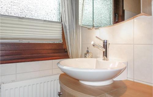 Feriendorf Hennesee House | Awesome Home In Meschede With Wifi
