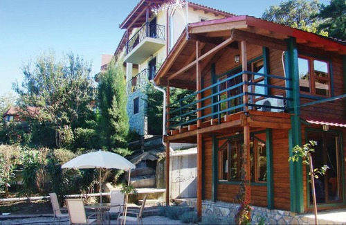 Molos House | Awesome home in Molos Kammena Vourla with 2 Bedrooms, Internet and Outdoor swimming pool