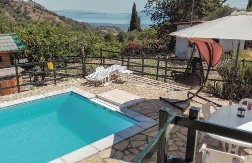 Molos House | Awesome home in Molos Kammena Vourla with 2 Bedrooms, Internet and Outdoor swimming pool